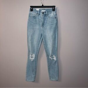 NWT Good American light blue 2/26 ripped distressed jeans